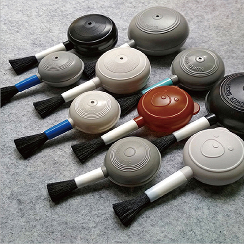 Cartoon beer blaasborstel voor het reinigen van scopes of groeven